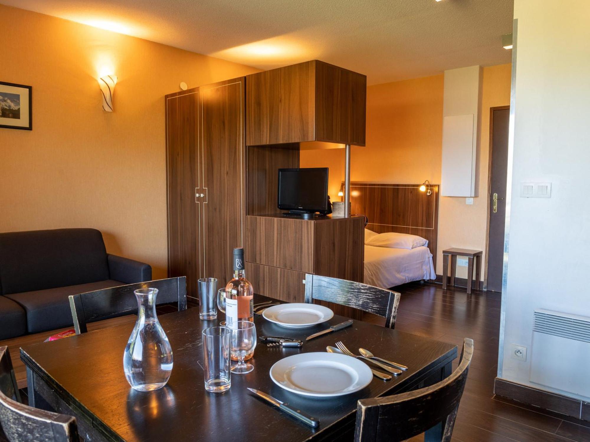 Studio 4 Personnes Avec Piscine Et Sauna - Residence Chateau Des Magnans - Jausiers - Fr-1-165B-45 Экстерьер фото